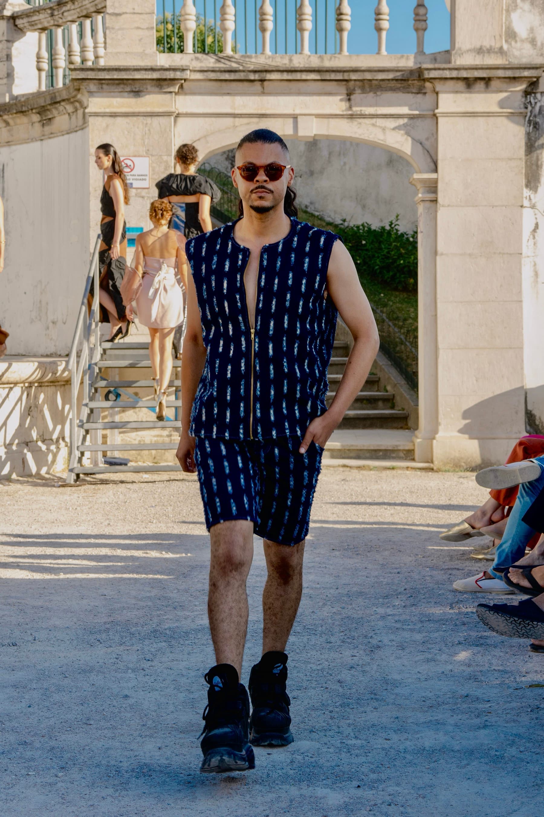 Look 01